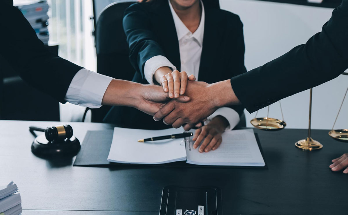 نقش وکیل در دعاوی حقوقی تجاری و غیرتجاری